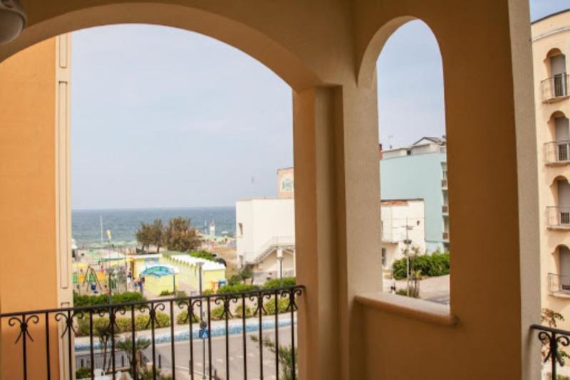 מיסאנו אדריאטיקו Hotel Merano מראה חיצוני תמונה